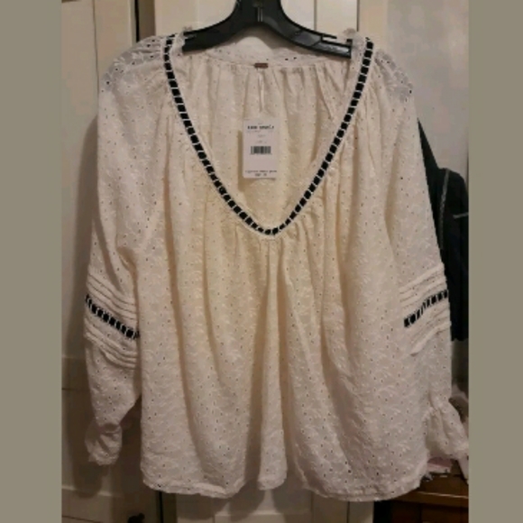 SOLD* Free People Darcy Eyelet Lace Blouse Peasant - Picture 4 of 8